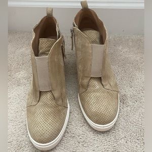 Womens linea Paolo wedge shoe size 5M